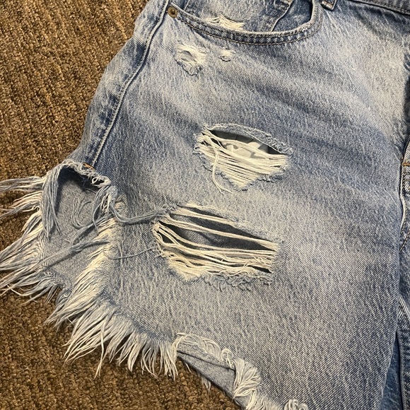 We the free high waisted Distressed Denim Shorts light wash size 30 - Picture 3 of 8